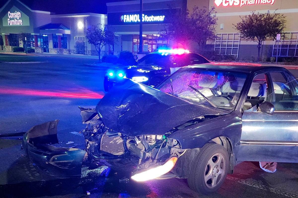 Hundreds of cars pack Nevada streets for illegal stunts