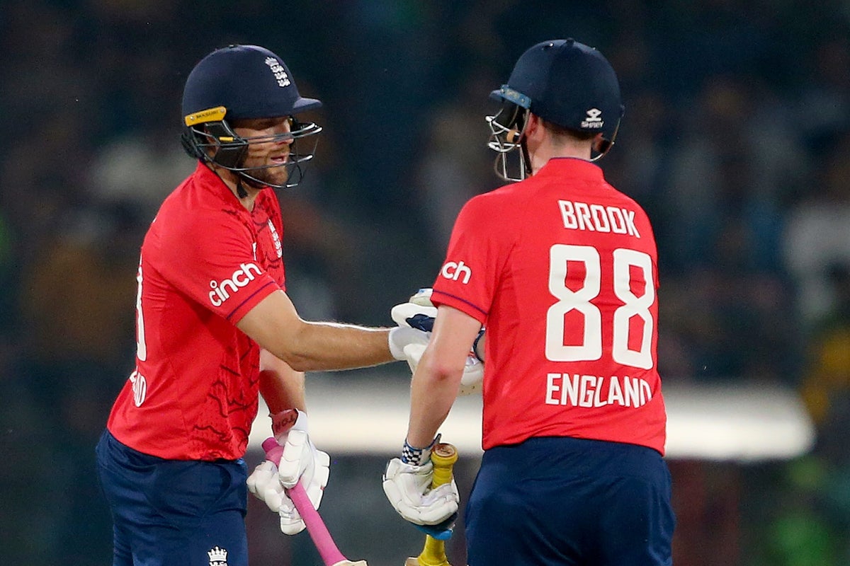 Dawid Malan shines as England set Pakistan 210 to win T20 series-decider