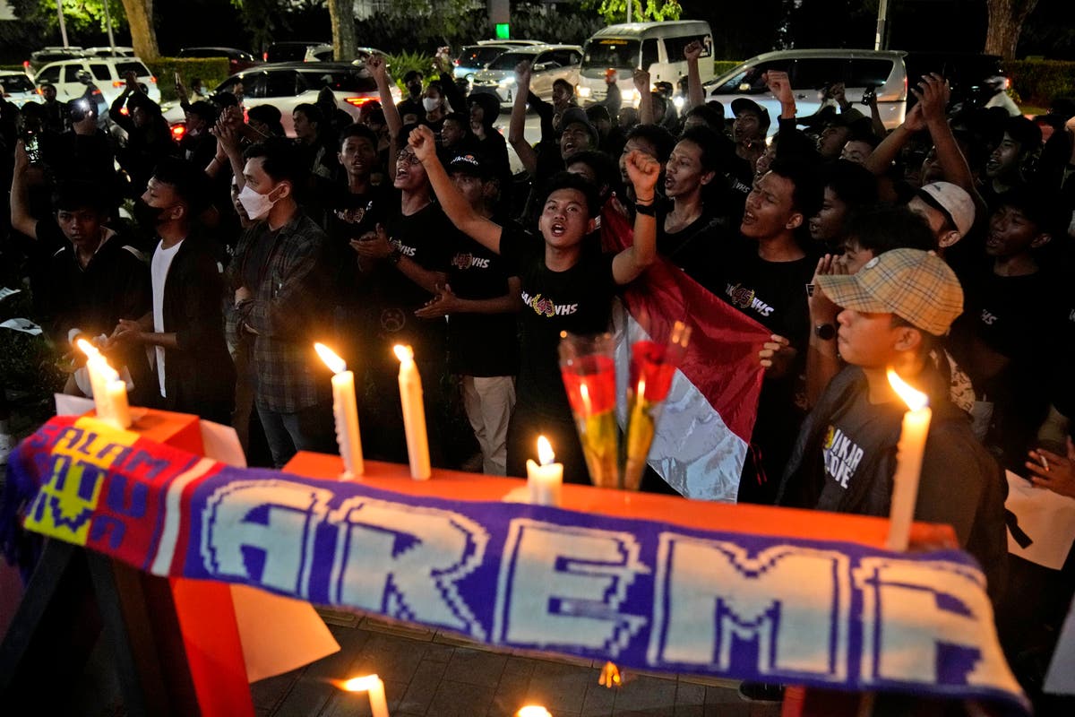 Soccer world reacts to disaster at Indonesia stadium