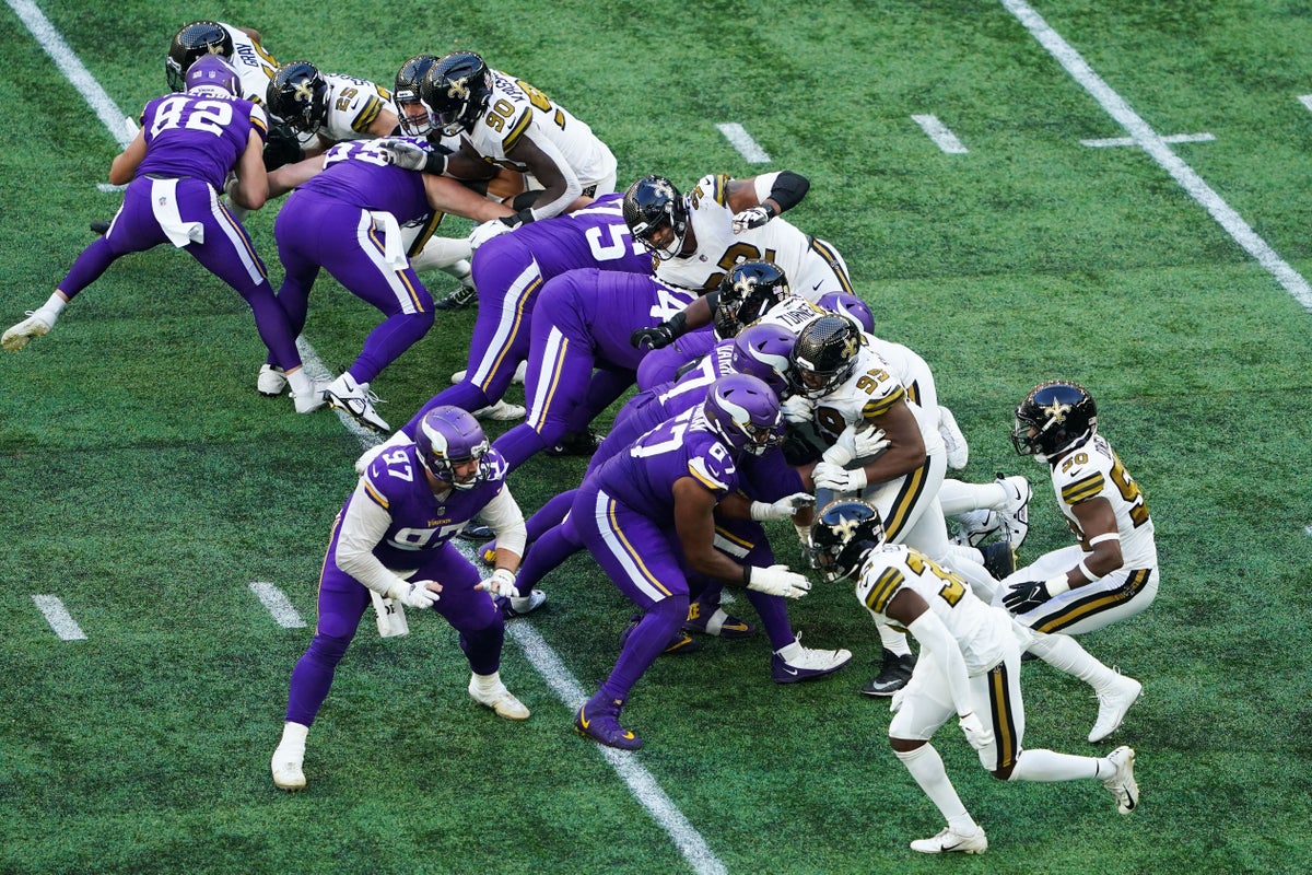 Vikings hang on for 28-25 win over Saints in London