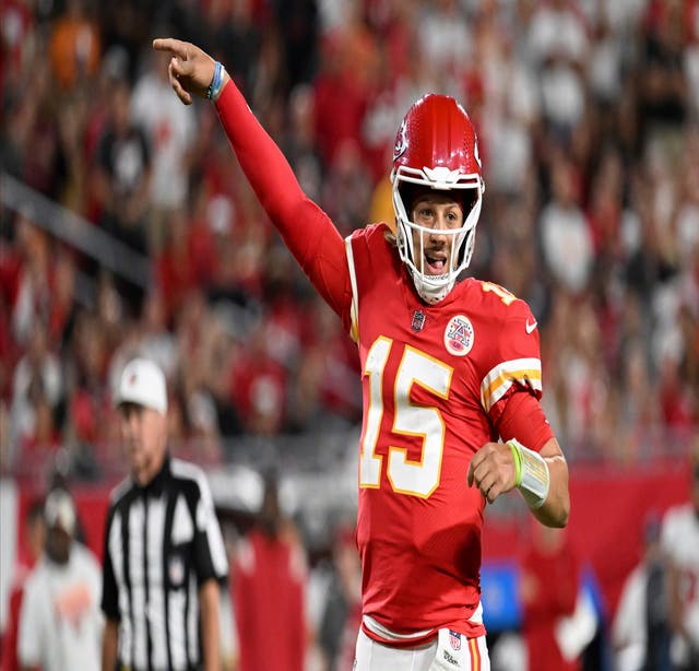 Mahomes throws for 3 TDs, Chiefs overwhelm Buccaneers 41-31 – KGET 17