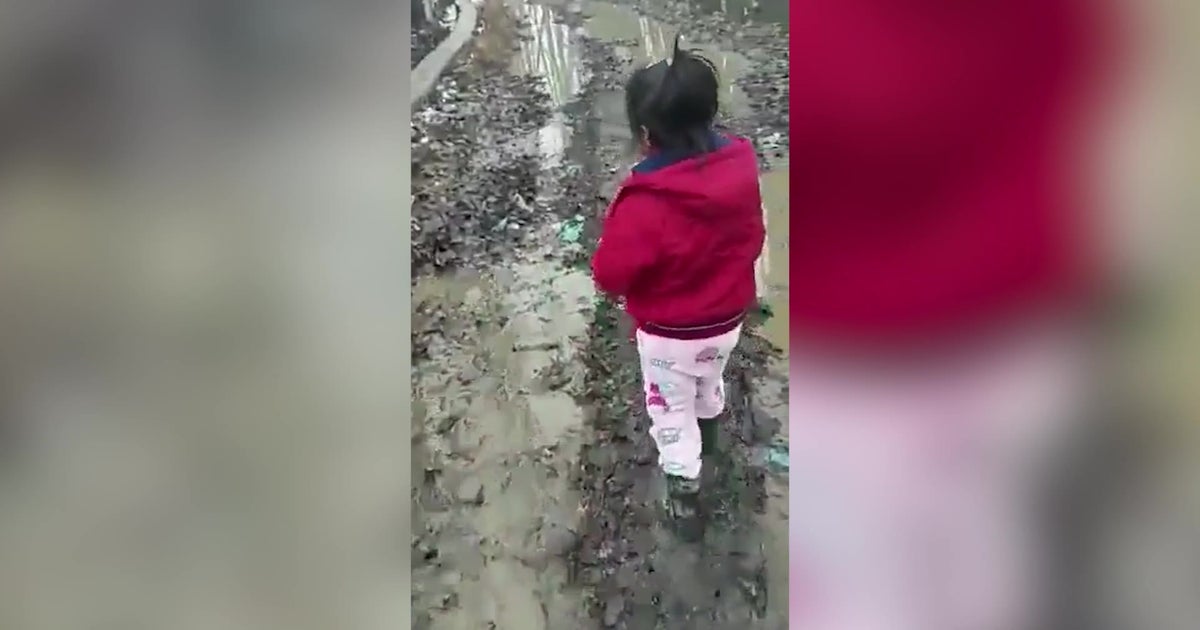 1200px x 630px - Young girl turns into reporter to show poor condition of Kashmir roads |  Lifestyle | Independent TV
