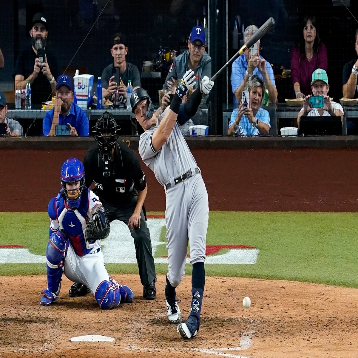 Aaron Judge breaks Roger Maris' AL, Yankees home run record