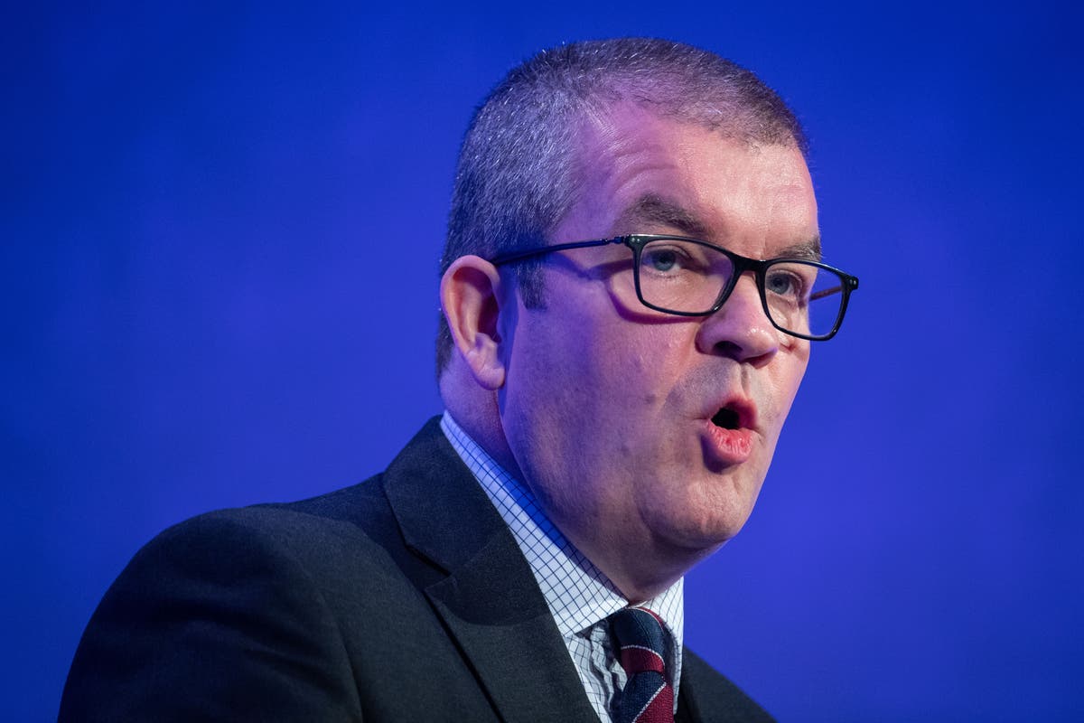 Police chiefs vow for officers to &lsquo;attend all home burglaries&rsquo;