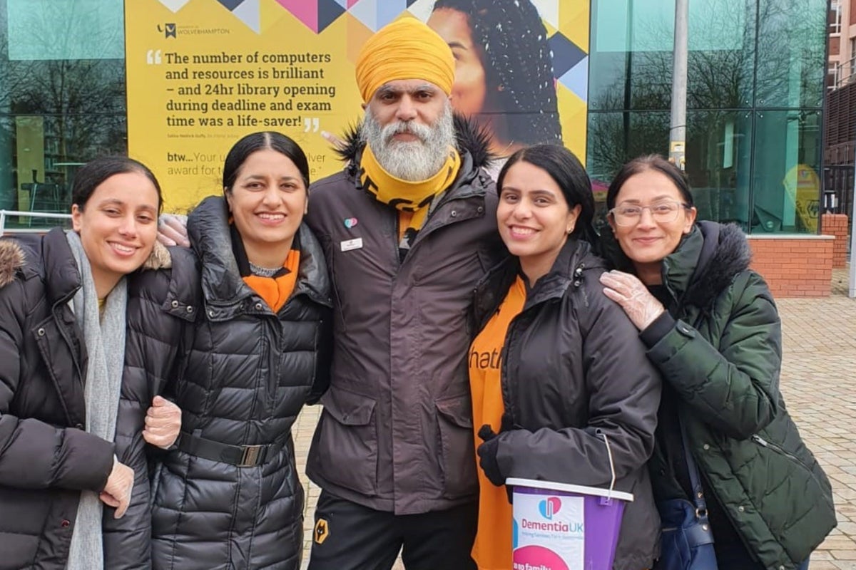 Wolves fan to walk 125 miles from Molineux to Stamford Bridge for charity