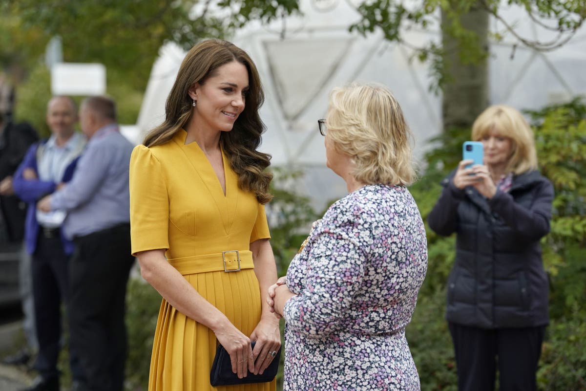 Kate visits mothers and babies at maternity unit