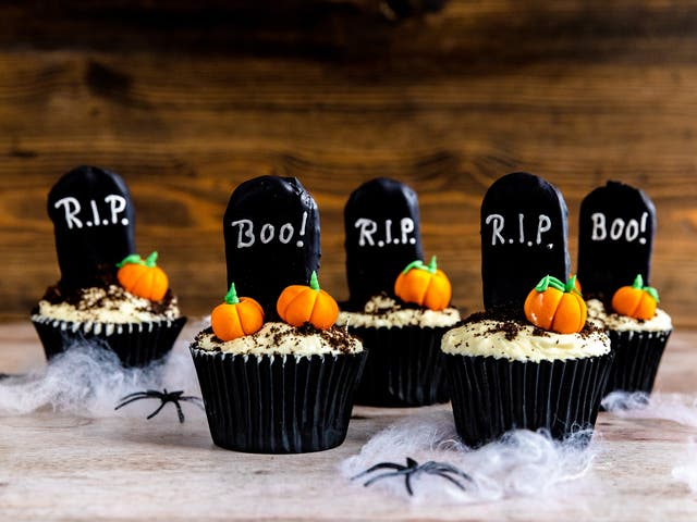 <p>Give your cupcakes a Halloween twist using carrot cake mix </p>