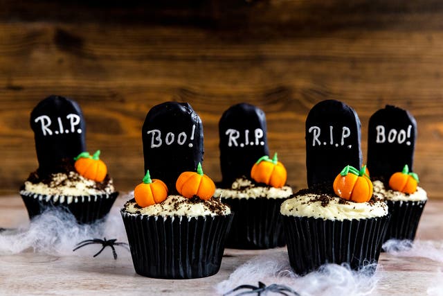 <p>Give your cupcakes a Halloween twist using carrot cake mix </p>