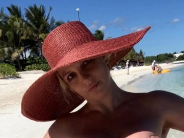 Britney Spears shared another series of nude photos on Instagram