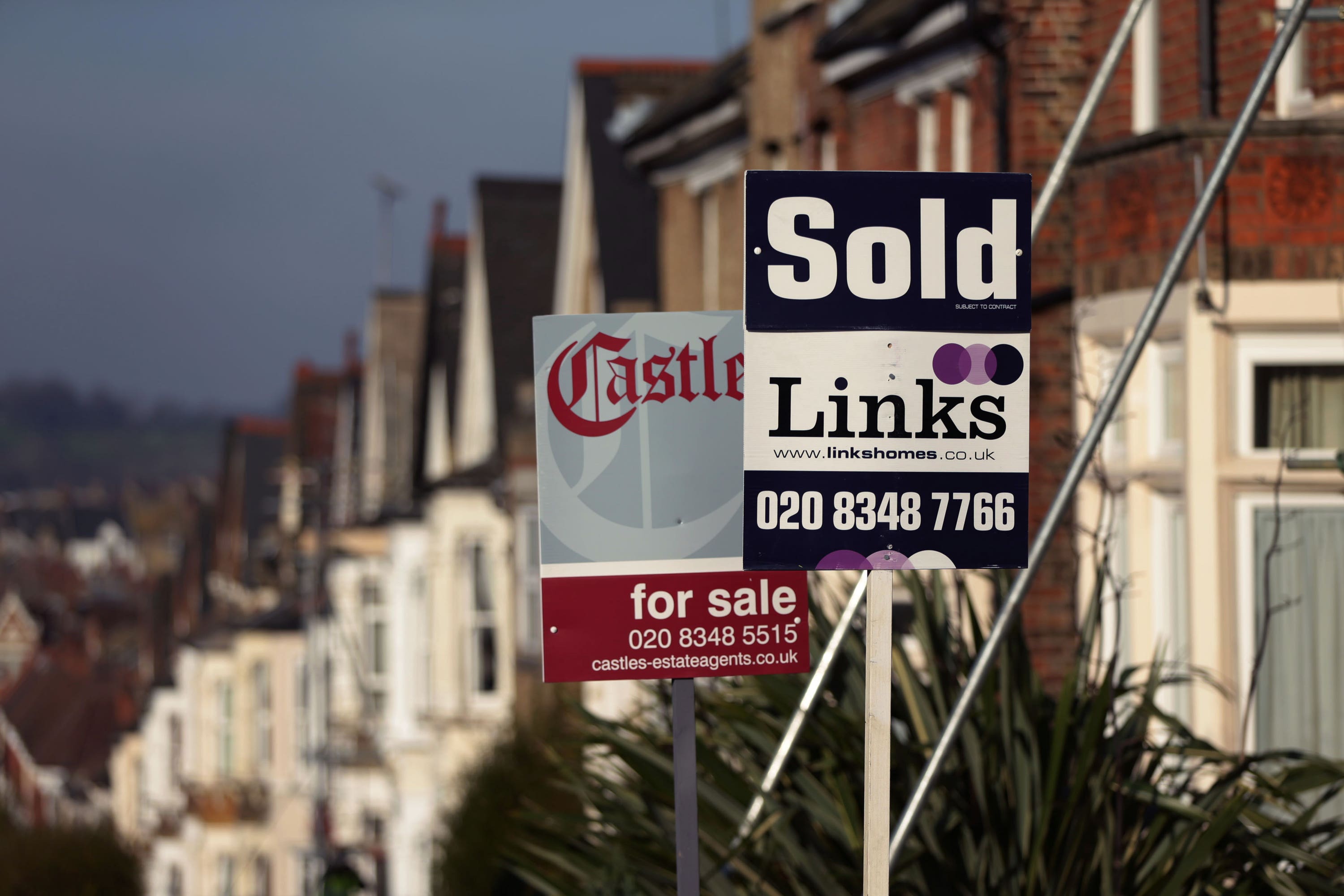 House prices fell back slightly by 0.1 per cent in September