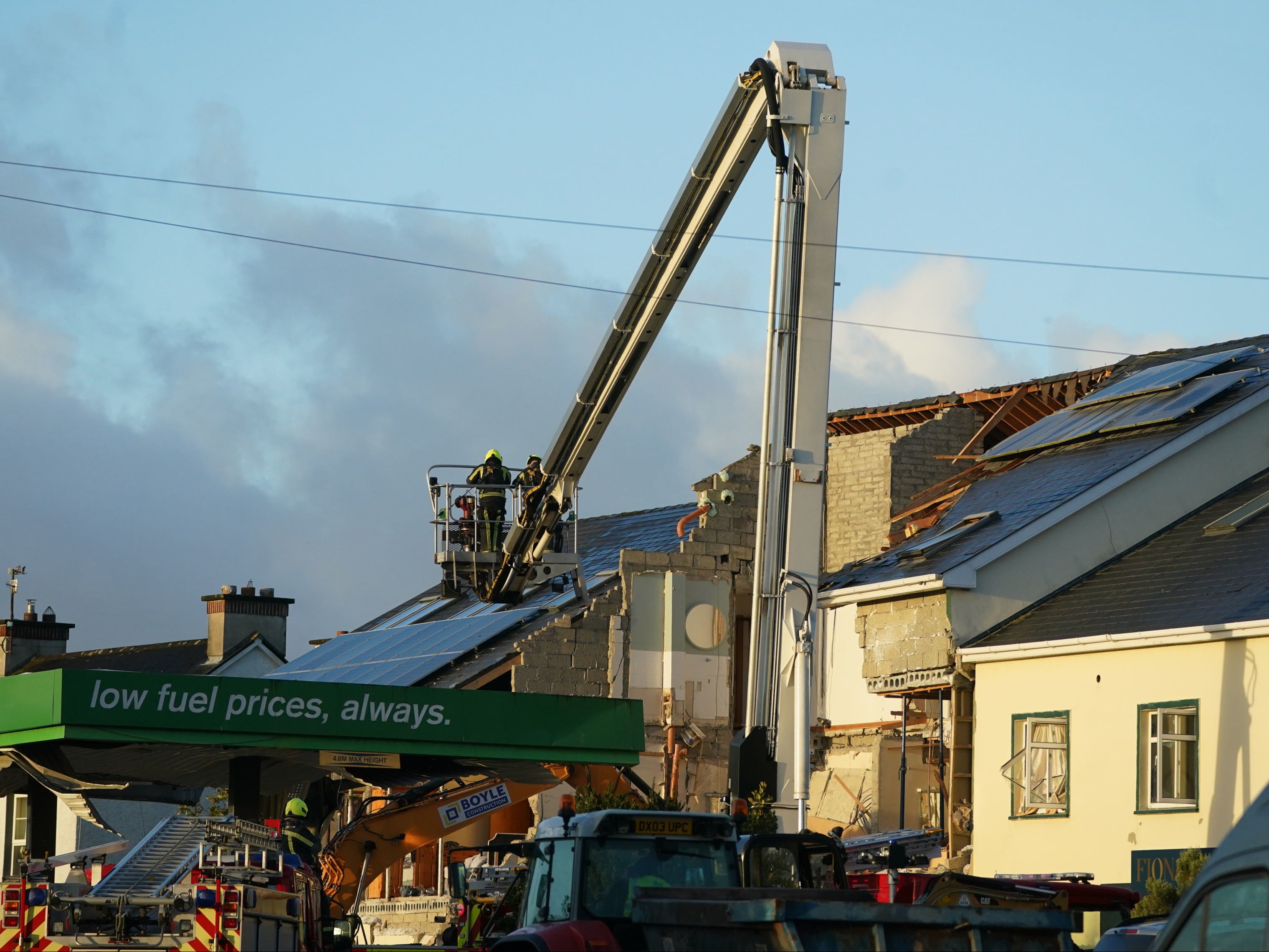 Police have updated the death toll for the explosion in County Donegal