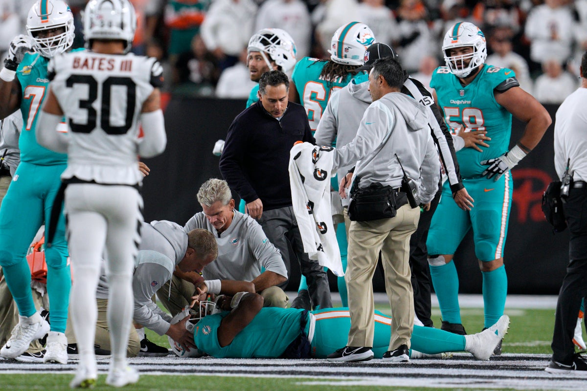 The Miami Dolphins donate brand new weight room and equipment to