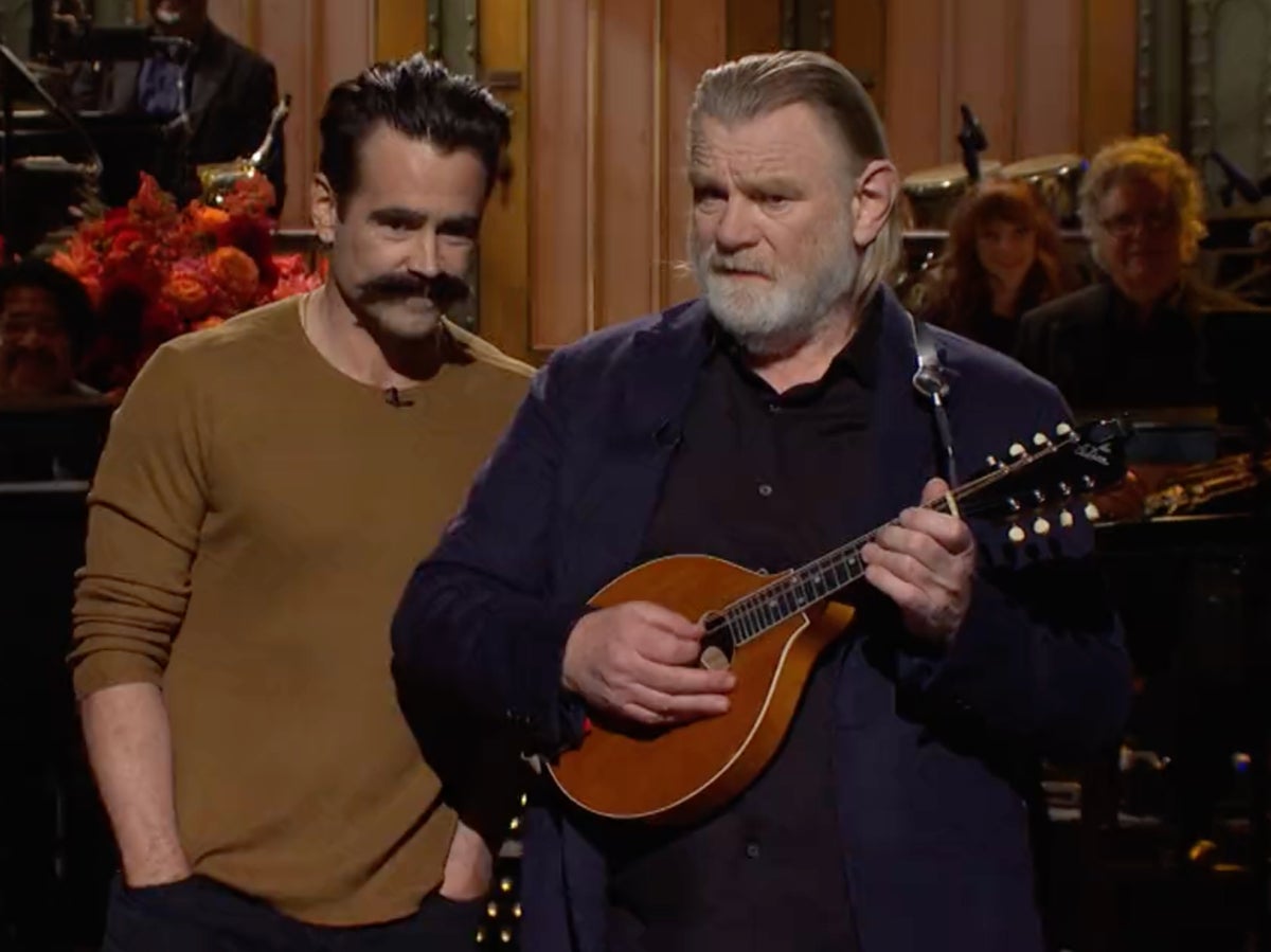 SNL: Colin Farrell gatecrashes Brendan Gleeson’s opening monologue