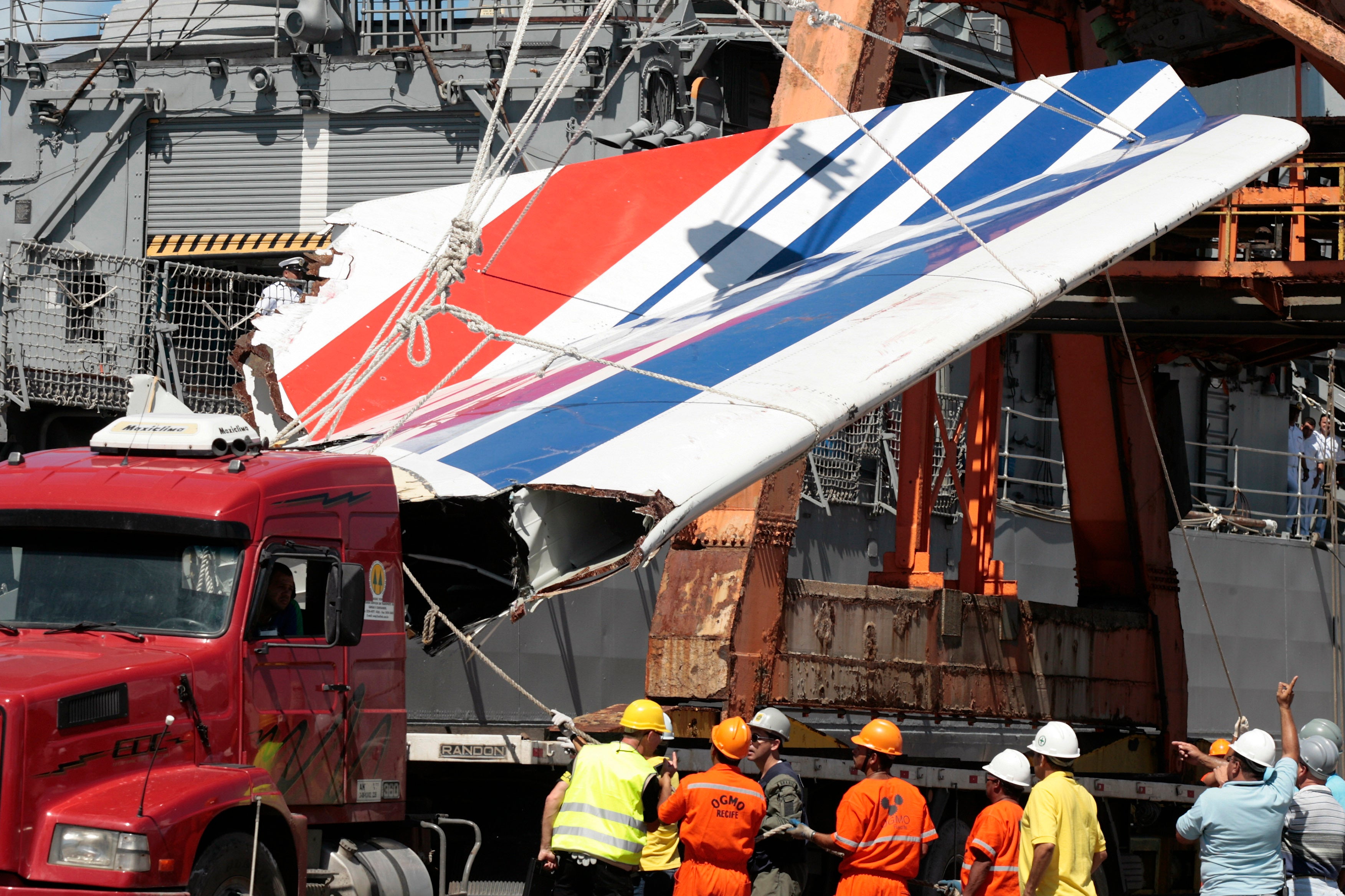 Workers unload debris, belonging to the crashed Air France flight AF447, from the Brazilian Navy’s Constitution Frigate in the port of Recife, northeast of Brazil, June 14, 200