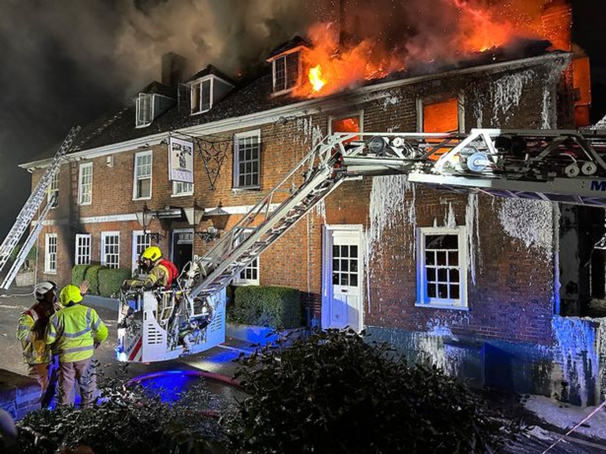 Fire engulfs Kent pub as residents evacuated