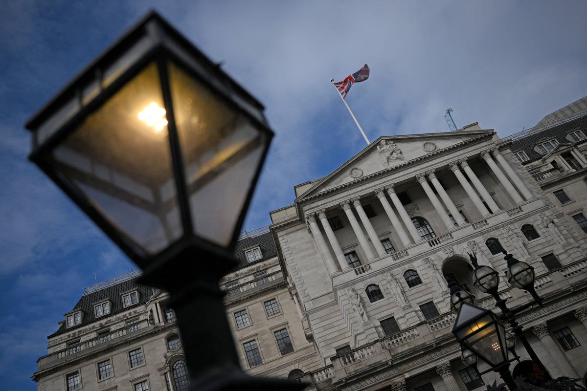 اضطر بنك إنجلترا إلى تكثيف برنامج شراء السندات وسط اضطراب السوق