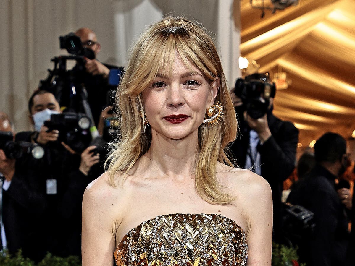 Carey Mulligan says returning to work helped heal her postnatal depression