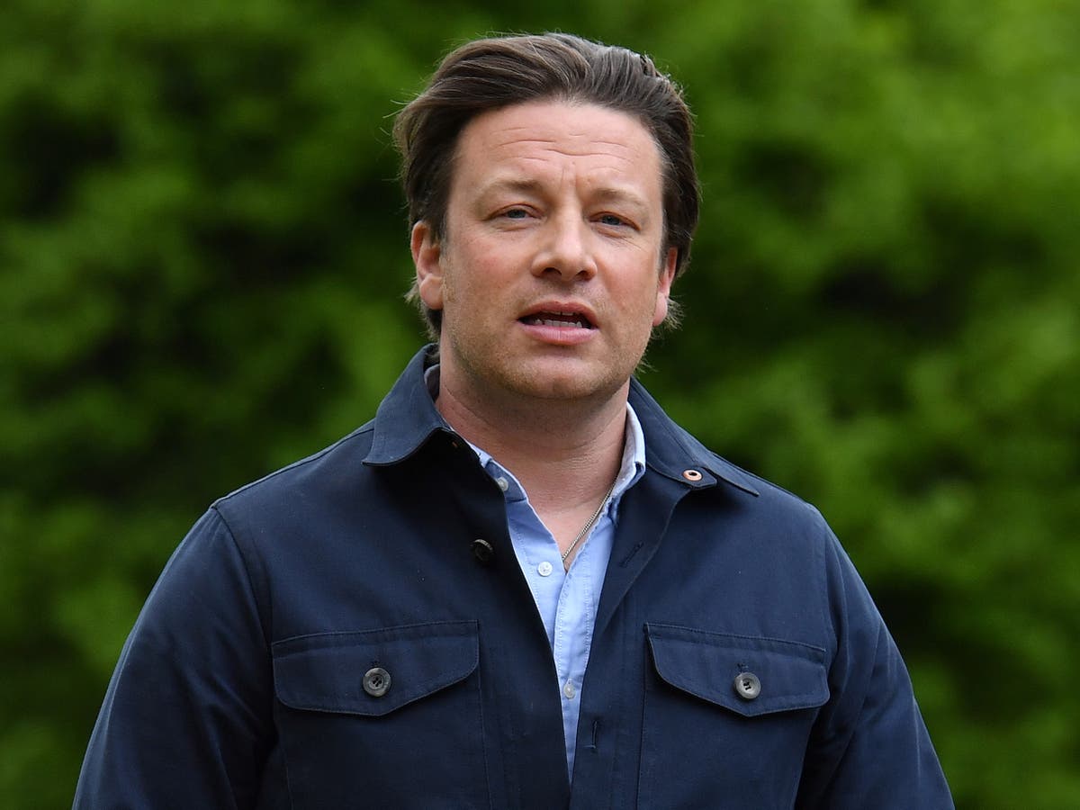 Jamie Oliver says ‘children coming to school with empty lunchboxes’ in call free meals plea