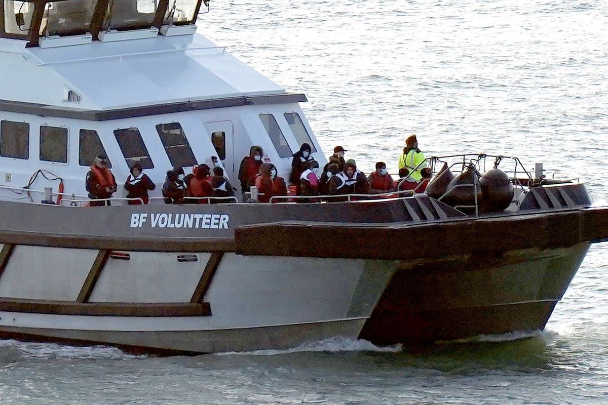 Channel crossings to the UK exceed 35,000 for the year