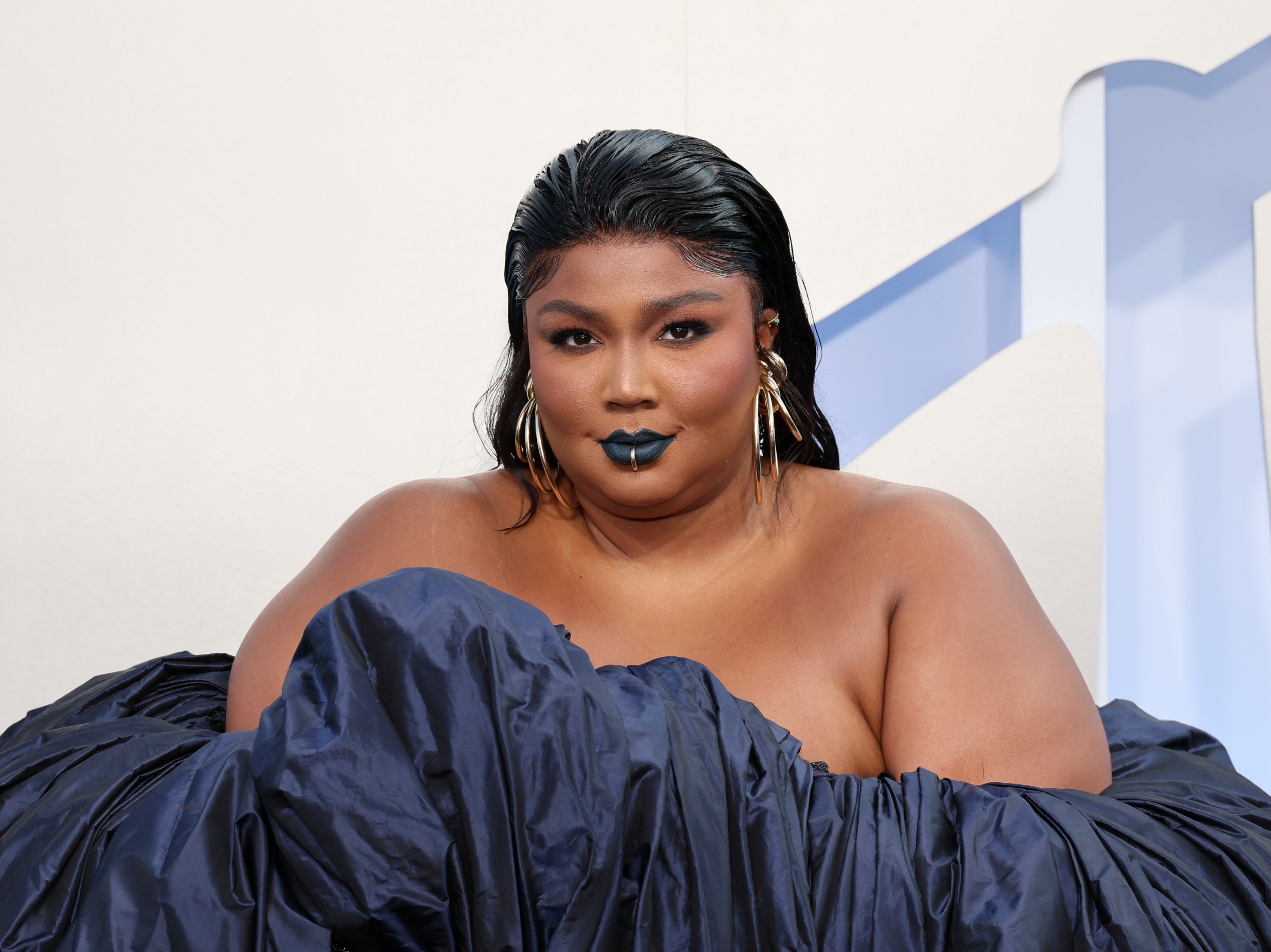 lizzo-responds-to-backlash-of-ableist-lyric-in-her-song-grrrls-i