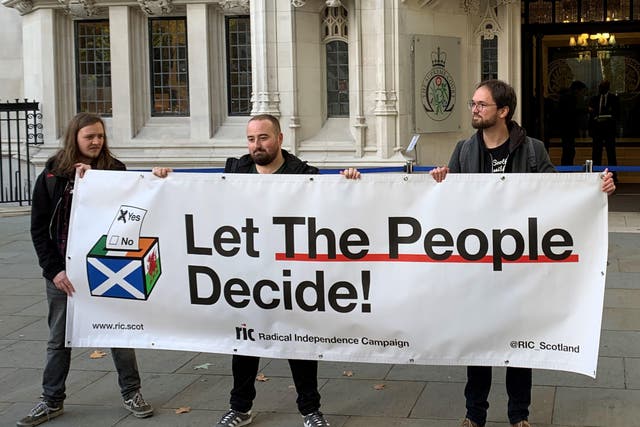 Pro-Scottish independence demonstrators outside the Supreme Court in central London (Tom Pilgrim/PA)