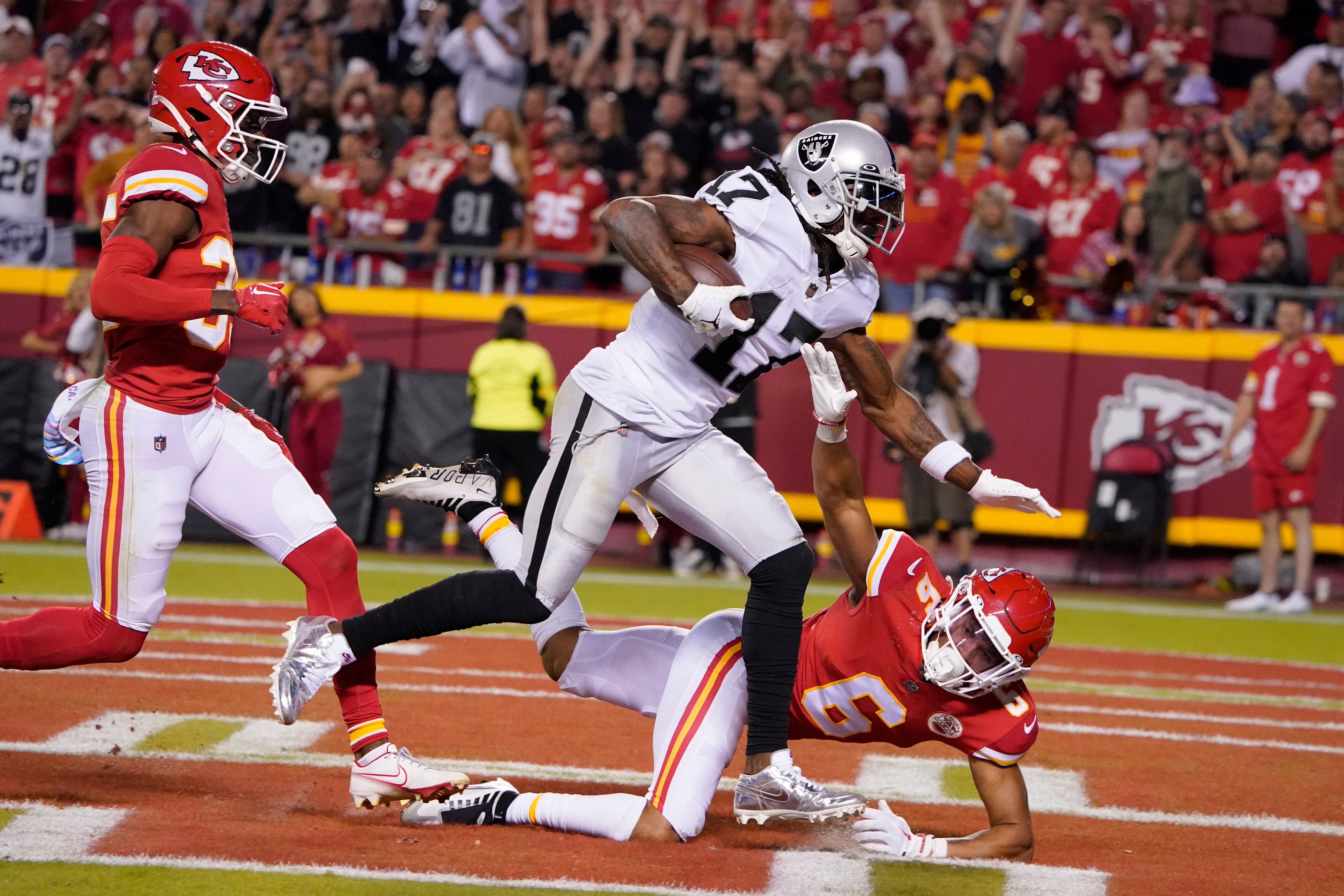AP source: Raiders' Adams could be suspended for shove