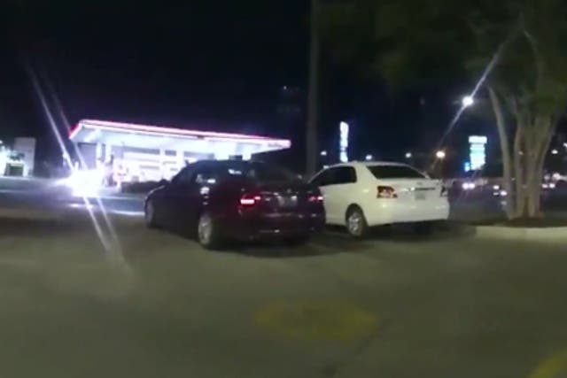 <p>El vídeo de la cámara corporal del oficial mostró que el adolescente comía en el estacionamiento de un McDonald’s (Screengrab)</p>