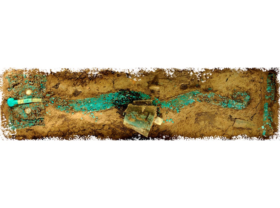 Dragon-shaped turquoise artefacts and bronze bells unearthed from Erlitou combine to present an aura of dynasty in archaeologists’ eyes
