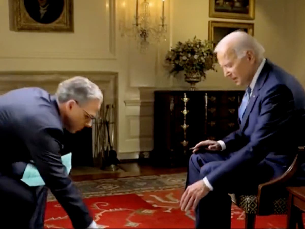 Right wing conspiracists go wild over clip showing CNN helping Biden with ‘cheat sheets’ in interview