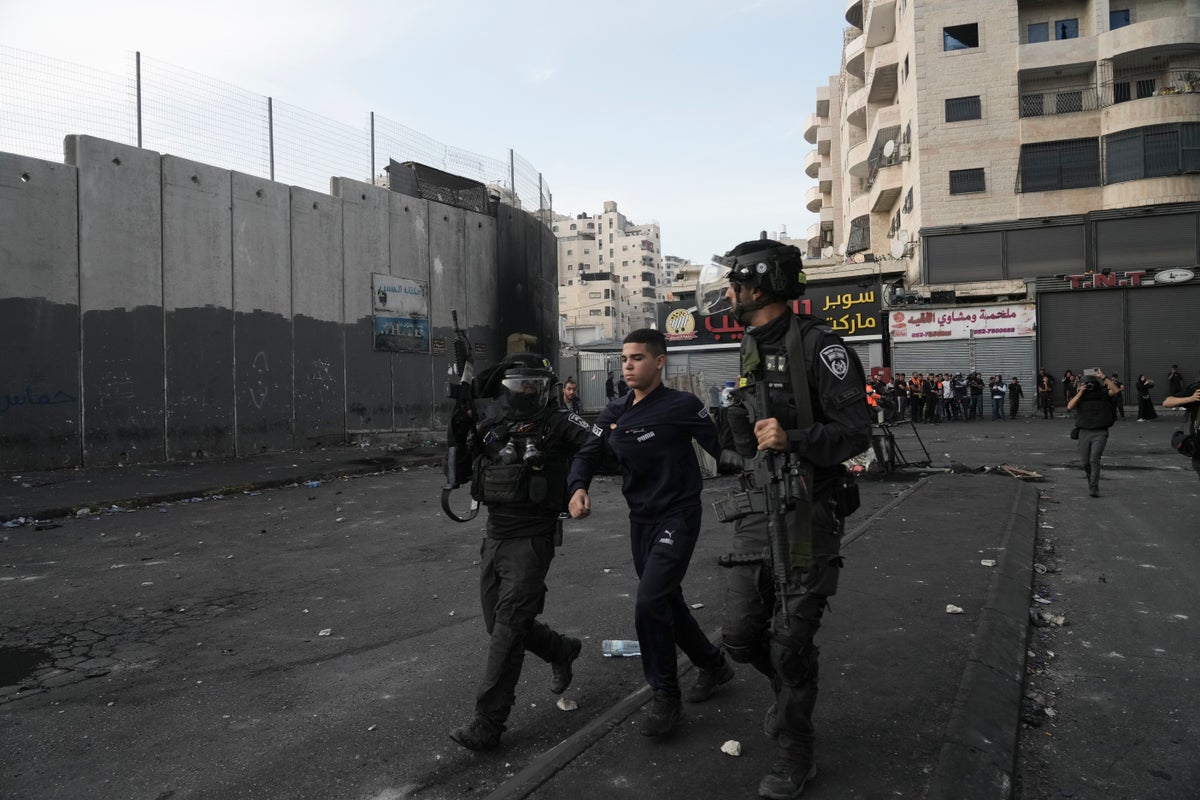 Israeli police, Palestinians clash in east Jerusalem