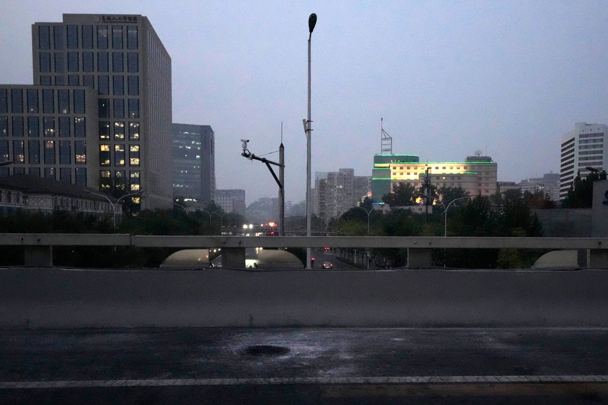 Mystery protester hailed as ‘new tank man’ mounts bridge in Beijing to drape large anti-Xi banners