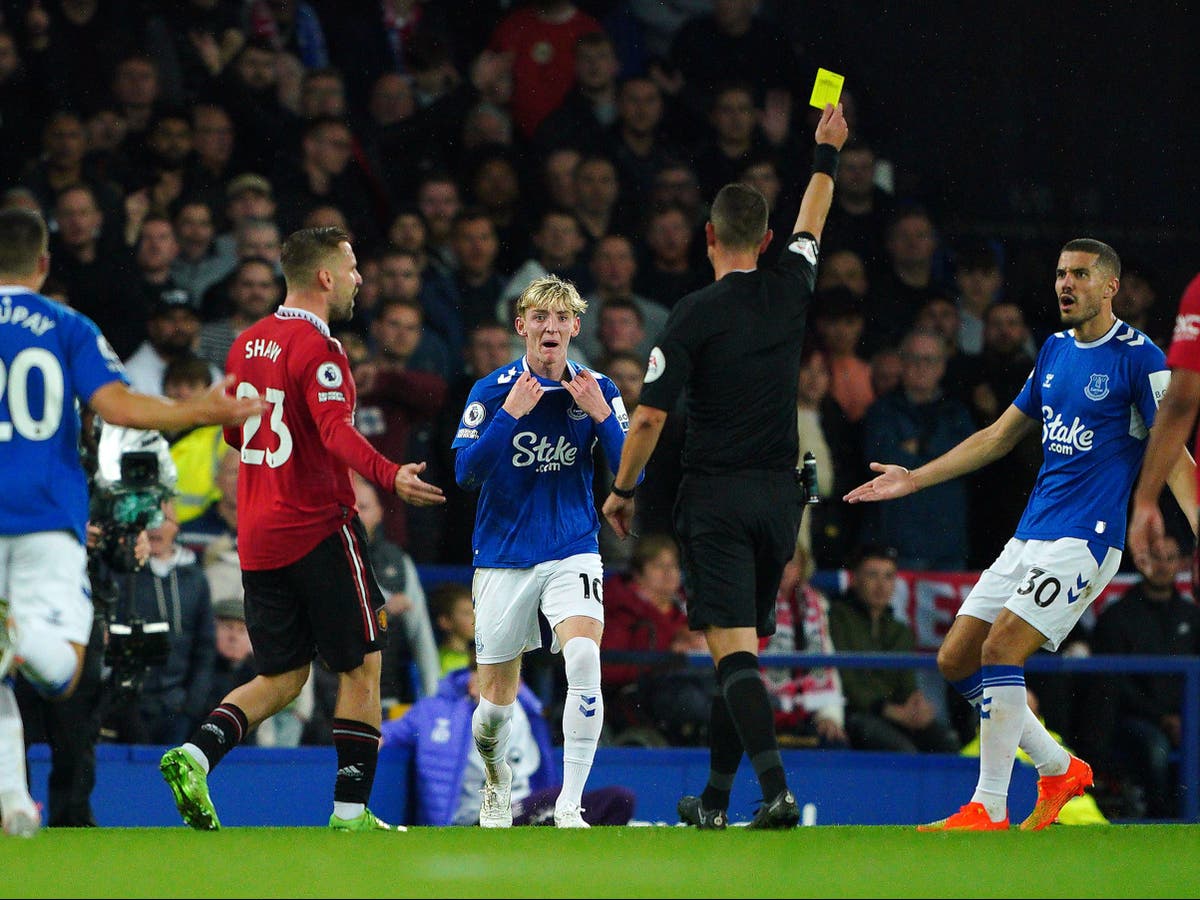 Frank Lampard warns Anthony Gordon over &lsquo;too many bookings&rsquo;