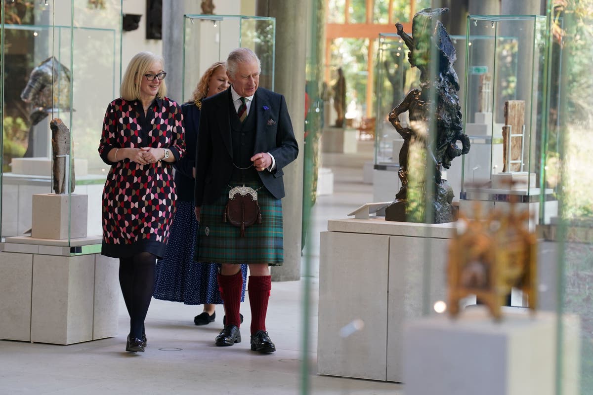 King reopens Burrell Collection after &pound;68m refurbishment