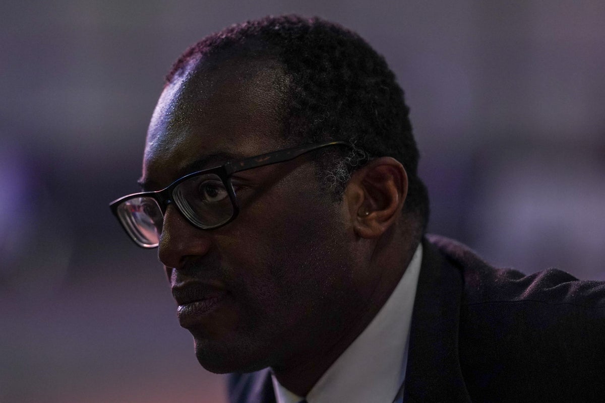 Kwasi Kwarteng dashes home early from US for tax U-turn talks
