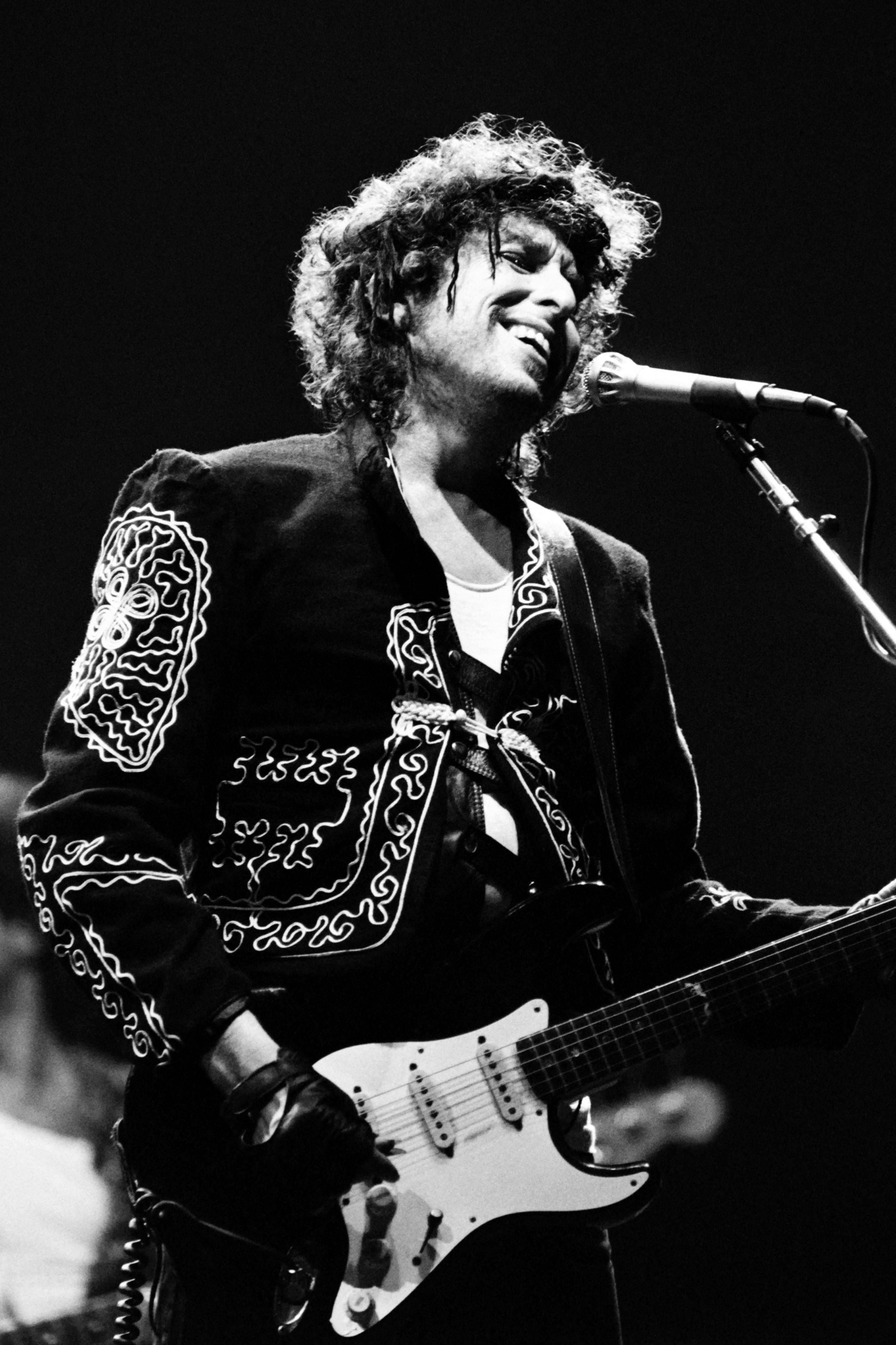 Bob Dylan performs in 1987 at the POPB in Paris