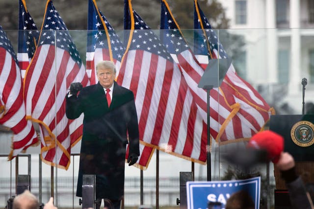 Donald Trump reúne a sus seguidores frente a la Casa Blanca el 6 de enero de 2021