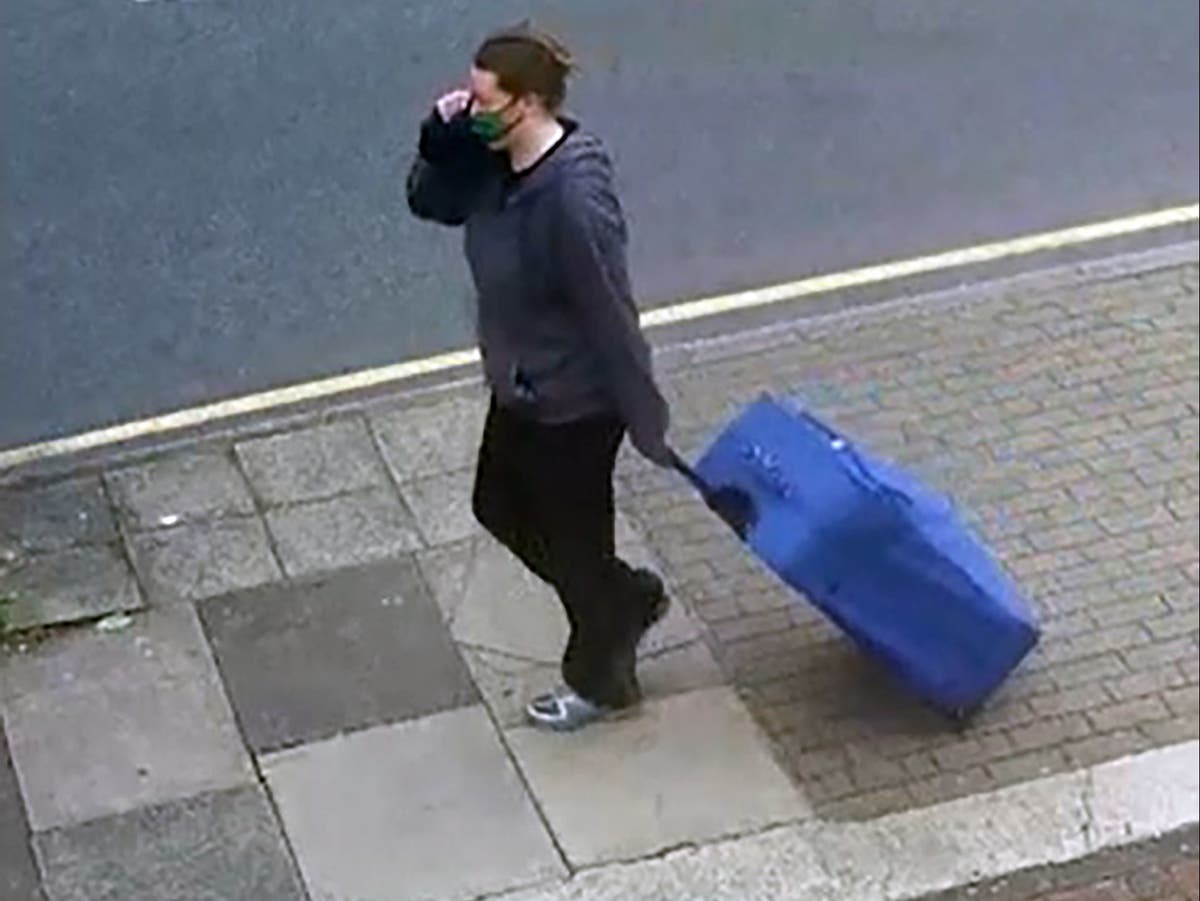 Murder accused walked streets with bulky suitcase for two hours, court told - OLD Murder accused walked streets with bulky suitcase for two hours, court told - OLD