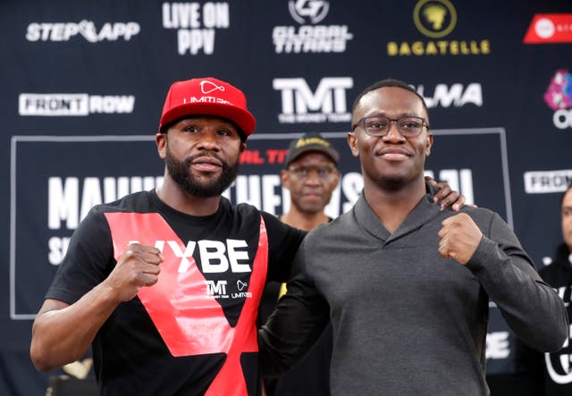 <p>Floyd Mayweather (left) has agreed to an exhibition fight with British YouTuber Deji </p>