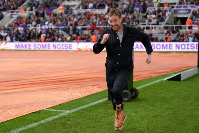<p>Ricky Wilson of The Kaiser Chiefs entertains the crowd during a delay to the Rugby League World Cup group A match at St James’ Park</p>