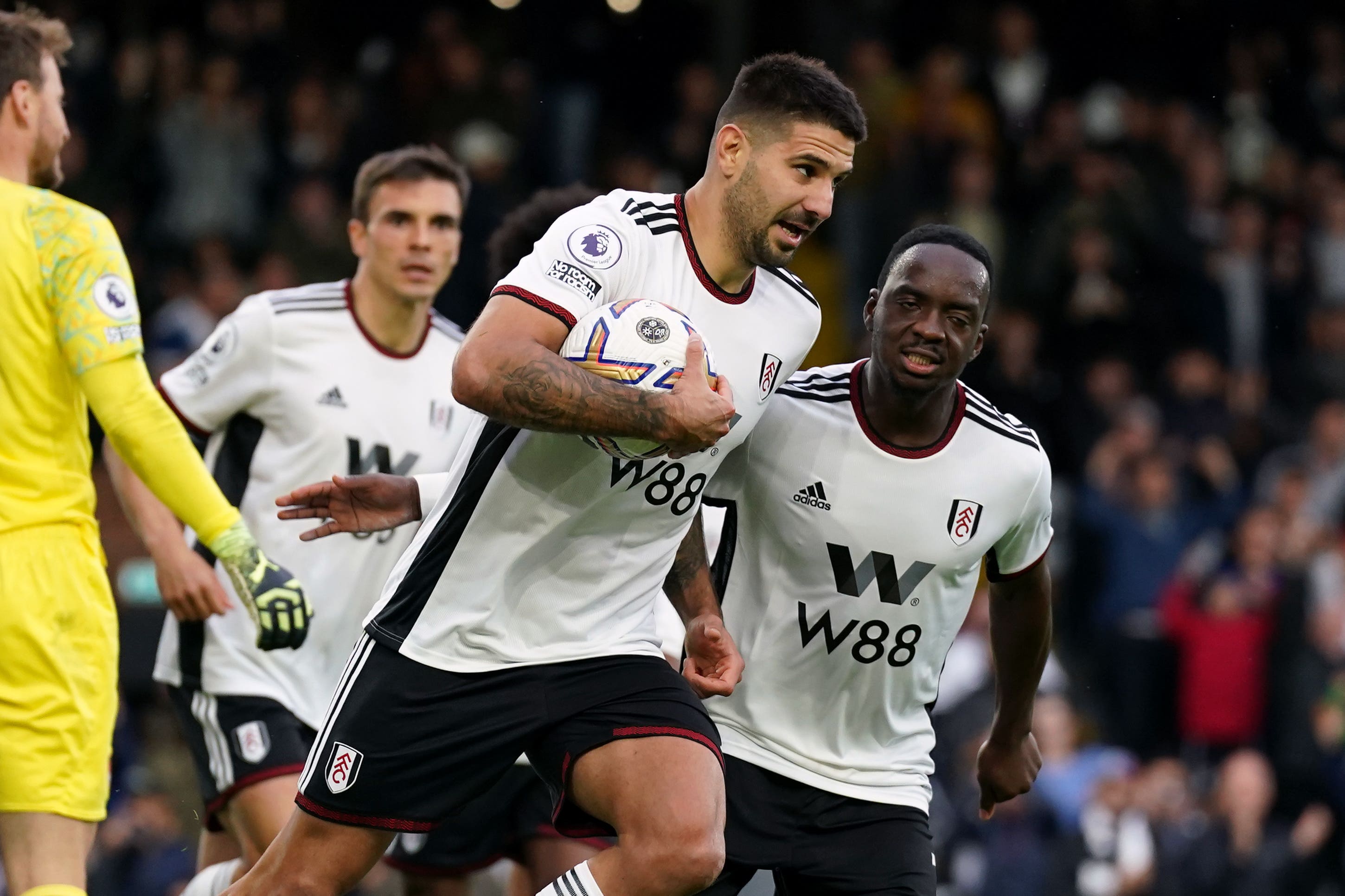 Aleksandar Mitrovic equalised from the spot as Fulham came from behind to draw 2-2