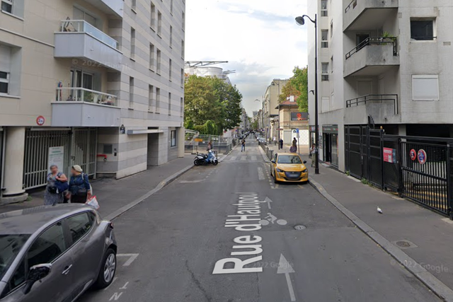 La maleta que contenía el cuerpo de la niña fue encontrada en la Rue d'Hautpoul en el distrito 19 de París.