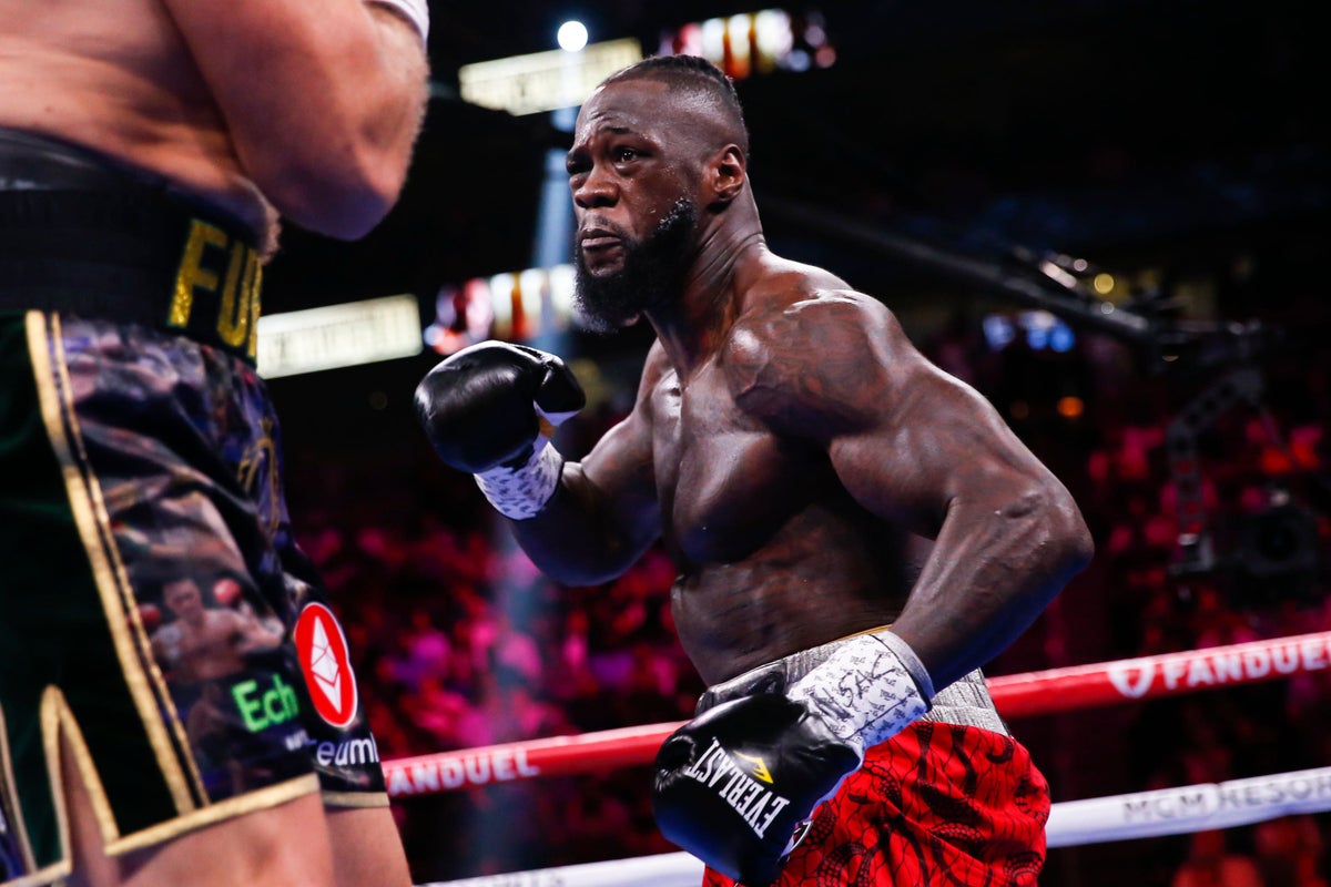 Deontay Wilder returns with first round knockout against Robert Helenius
