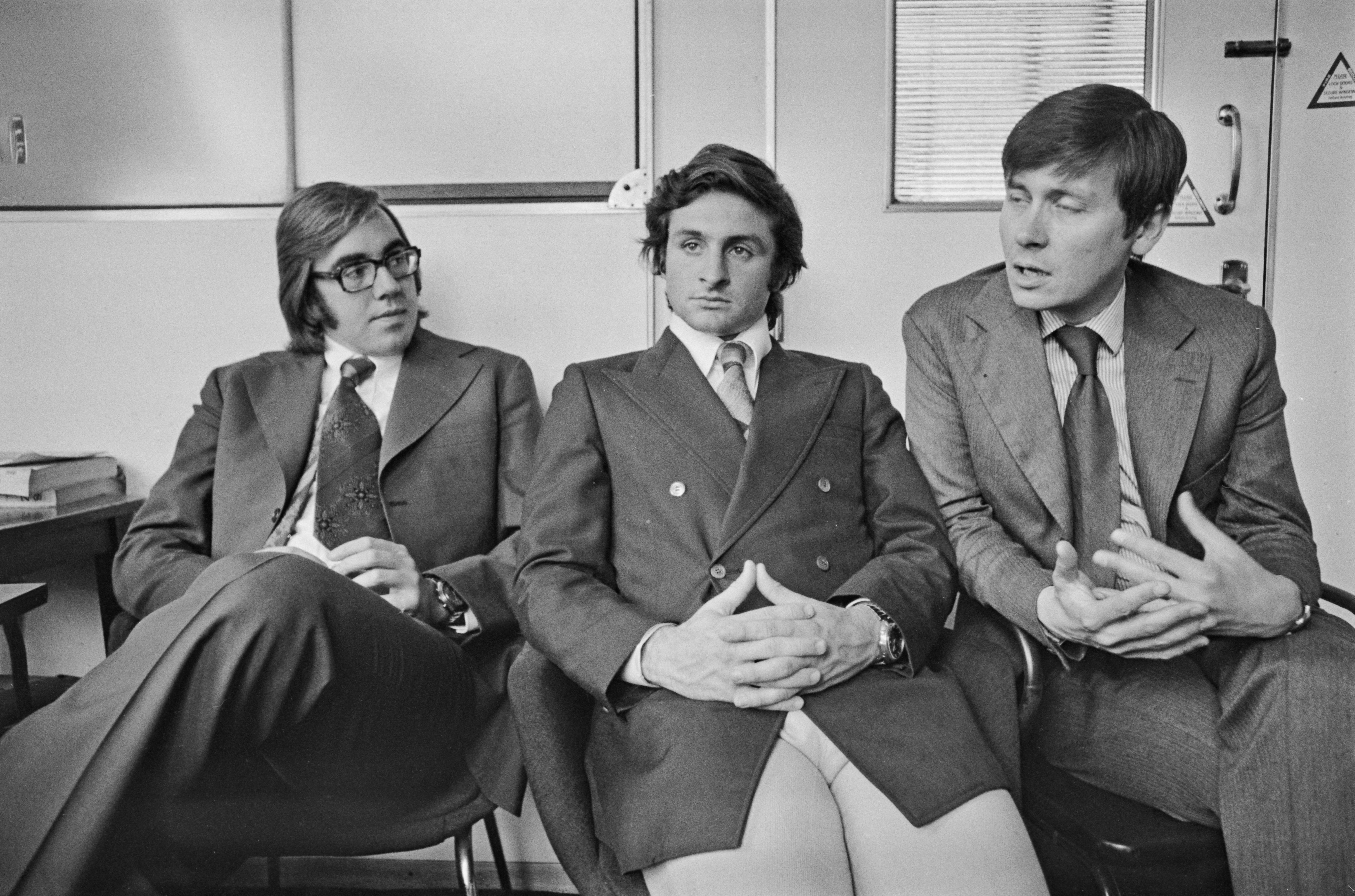 Nando Parrado, left, and Roberto Canessa, members of the Uruguayan rugby team who survived the Andes air crash, at a press conference in 1974