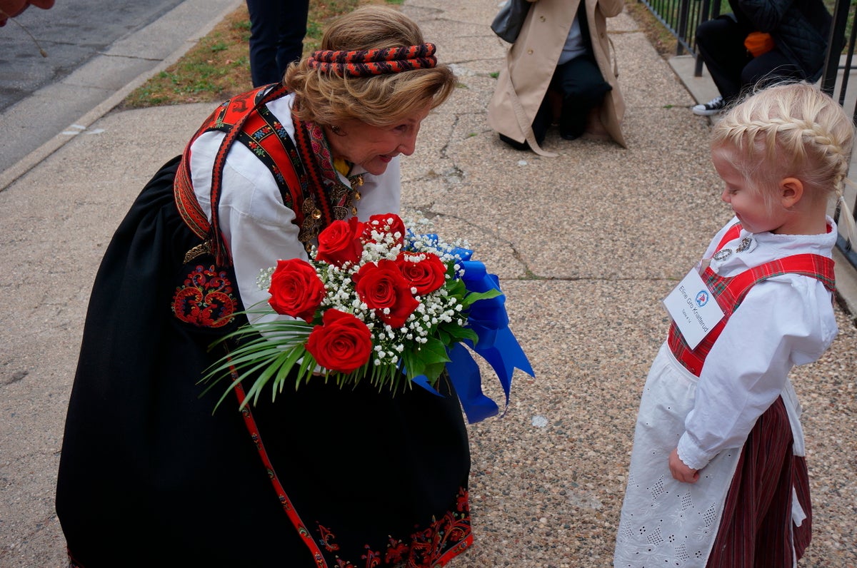 Queen lauds Minnesota church’s century of Norwegian worship