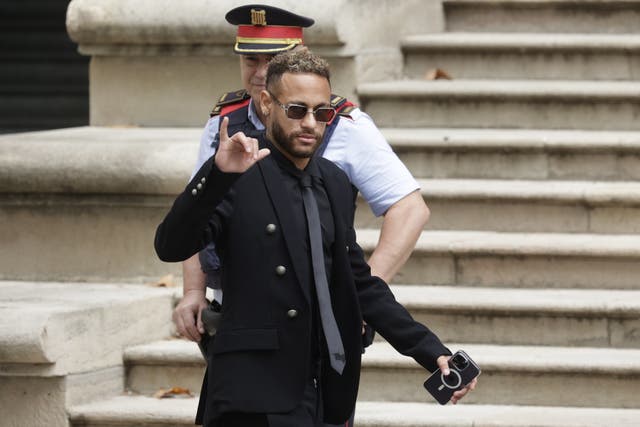 <p>PSG player Neymar leaves court in Barcelona on 17 October </p>