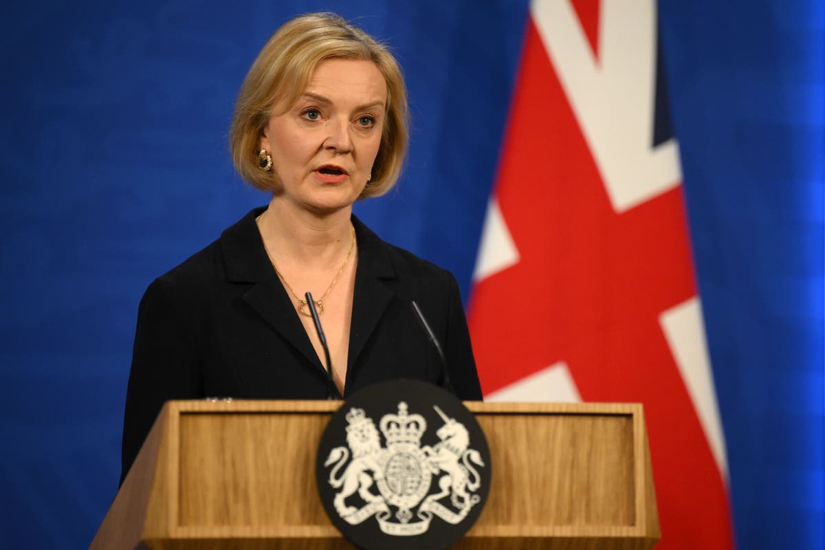 Sign of &lsquo;badly broken UK politics&rsquo; that Truss has not resigned, says Sturgeon