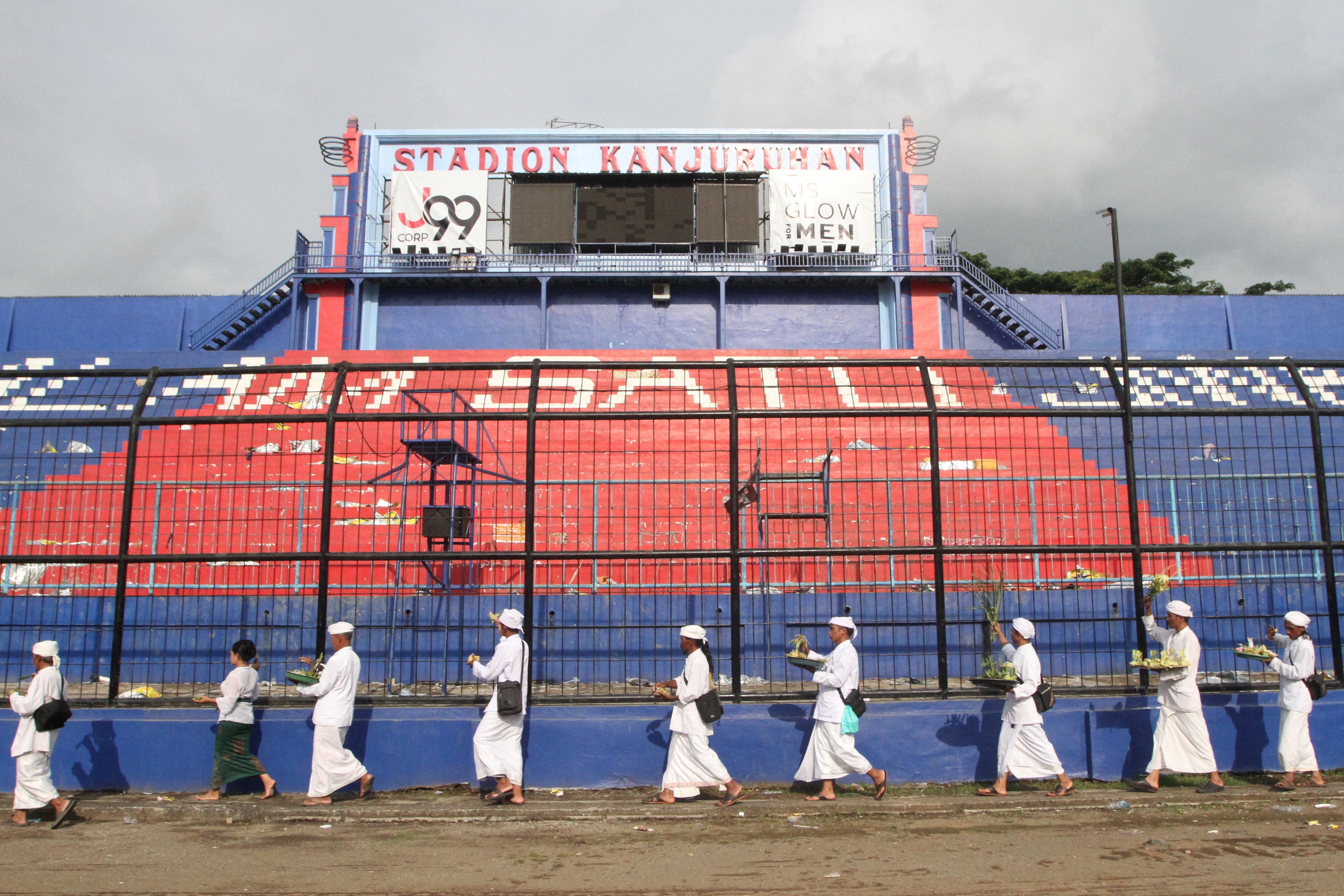 People pray for the victims of riot and stampede at the Kanjuruhan stadium