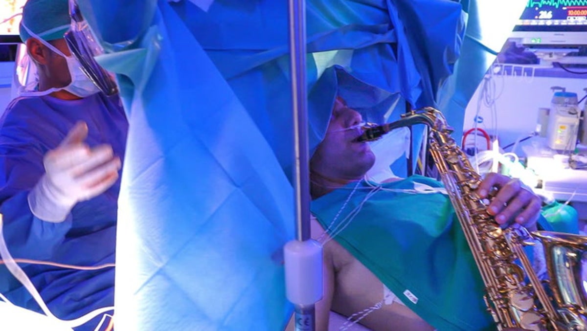 Man plays saxophone while undergoing brain surgery in Italy