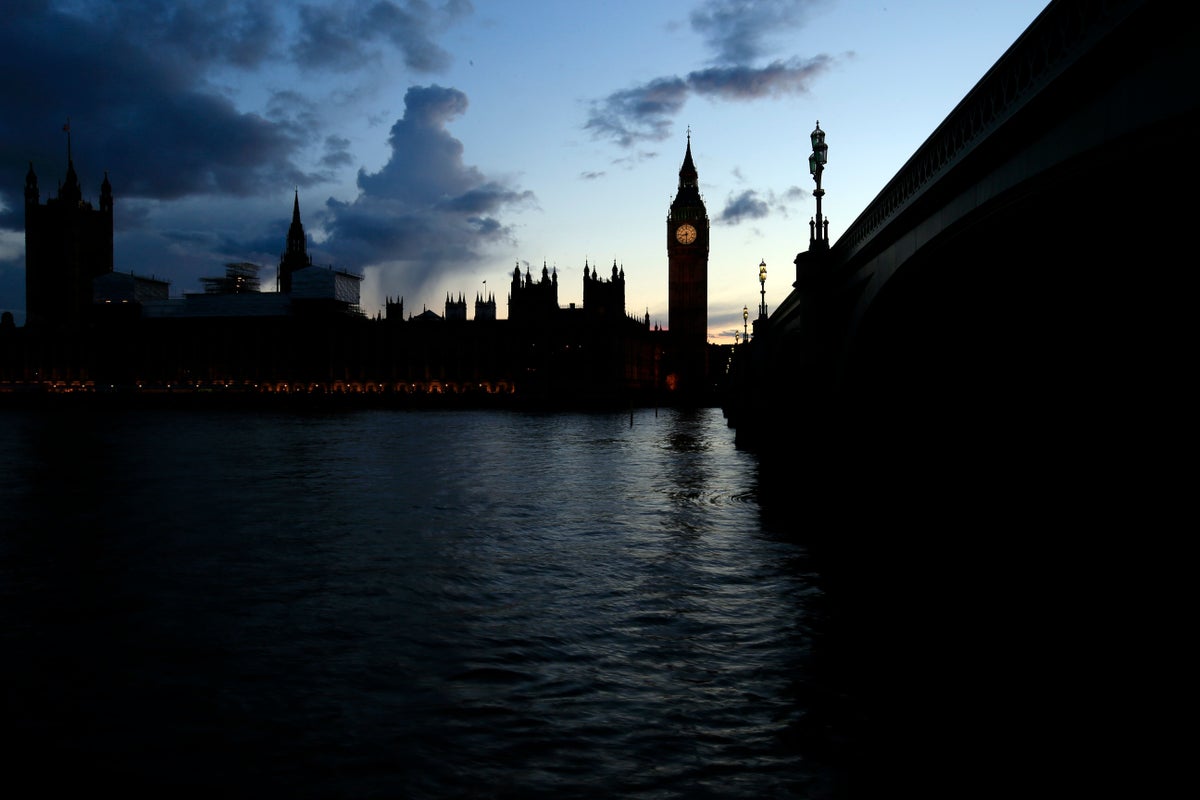 Government defeats bid to ban fracking amid chaotic Commons scenes