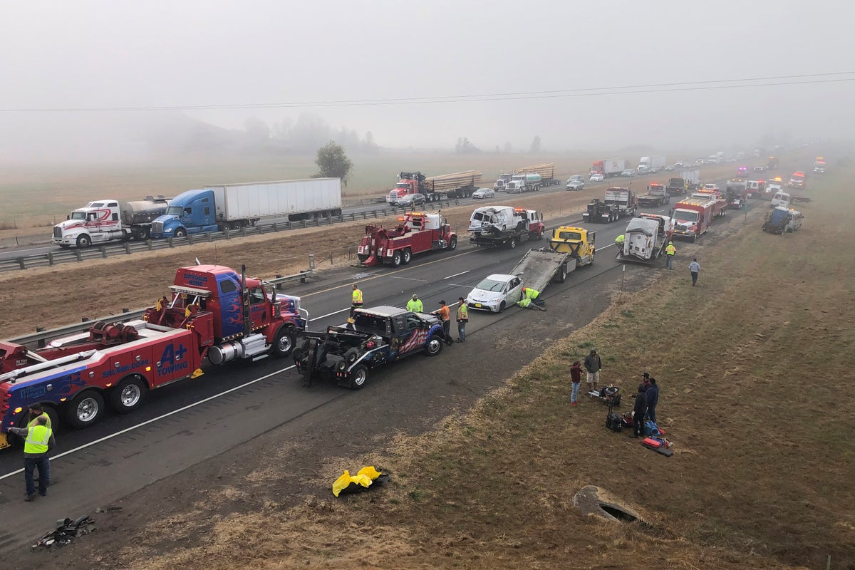1 killed in foggy Oregon crash involving dozens of vehicles